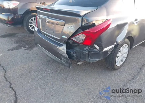 2015 Nissan Versa 1.6 S/1.6 S+/1.6 Sl/1.6 Sv z USA, uszkodzony, nr VIN 3N1CN7AP8FL825415